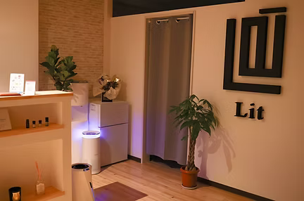 LIT 店内